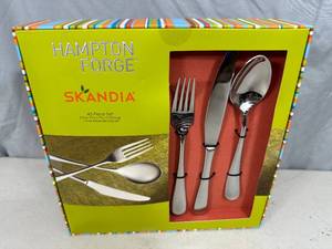 New Hampton Forge Skandia 45 Piece Silverware Set