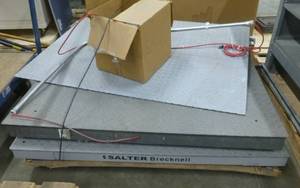 10,000 lb Salter floor scale 48x48 with ramps for pallet jacks