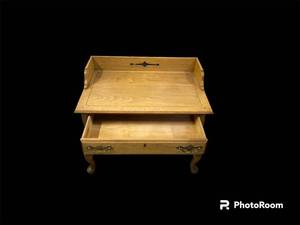lot 14 image: Vintage Hutch