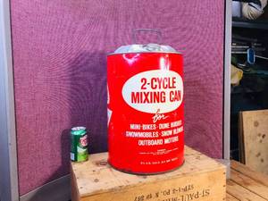 lot 9 image: Vintage 6 12 Gallon 2-Cycle Mixing Can
