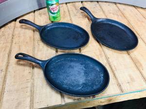 lot 28 image: 3 Lodge Cast Iron OS 10 Oval Skillets