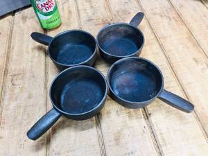 lot 31 image: 4 Cast Iron AM 4 12 Mini Pans