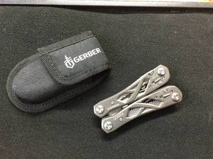 lot 40 image: Gerber Suspension Multi-Tool