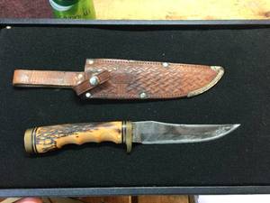 lot 47 image: Vintage Schrade U.S.A. Hunting Knife