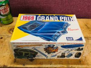 lot 63 image: Vintage MPC 1969 Grand Prix 125 Customizing Kit - Sealed