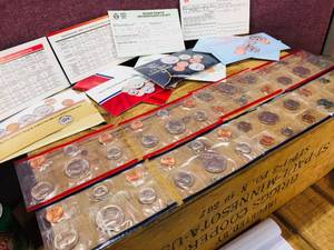 lot 80 image: 1986-87-88-94 U.S. Mint Uncirculated Coin Sets (4)