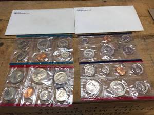 lot 82 image: 1980-1981 U.S. Mint Uncirculated Coin Sets
