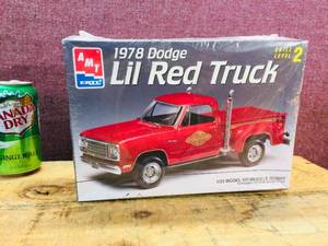 lot 98 image: AMT Ertl 1978 Dodge Lil Red Truck Model Kit