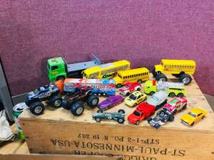 lot 99 image: Die Cast Toy Vehicles