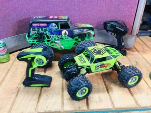 lot 107 image: RC Remote Control Cars - Controller