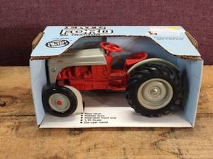 lot 108 image: Ertl Ford 8N Tractor Die-cast