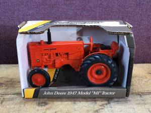 lot 110 image: Ertl John Deere 1947 MI Tractor Die-Cast