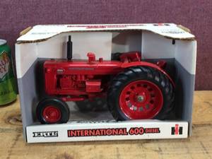 lot 111 image: Ertl International 600 Diesel Die-Cast