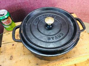 lot 114 image: Cast Iron Staub - La Cocotte 26 Dutch Oven