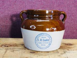 lot 122 image: Vintage Advertiser Crock Bean Pot