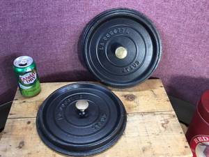 lot 117 image: 2 Staub La Cocotte Cast Iron Lids