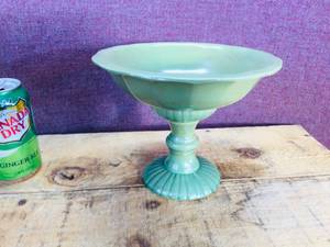 lot 124 image: Vintage Redwing Pottery Compote