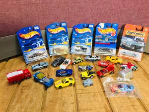 lot 77 image: Hot Wheel Type Cars