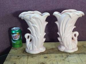 lot 127 image: Vintage Pair McCoy Swan Vases