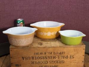 lot 129 image: 3 Vintage Pyrex Casserole Bowls