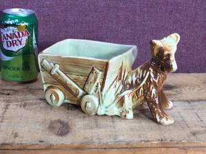 lot 130 image: Vintage McCoy Planter