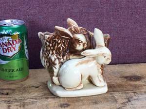 lot 131 image: Vintage McCoy Bunny Planter