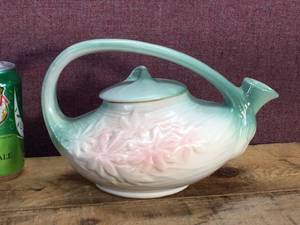 lot 132 image: Vintage McCoy Pottery Teapot