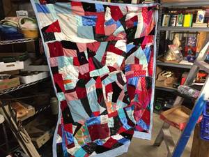 lot 141 image: Vintage Hand Made Quilt