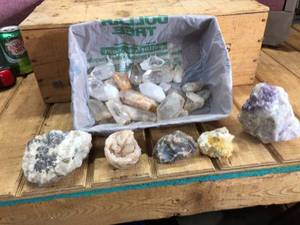 lot 179 image: Crystals - Minerals - Agate Samples