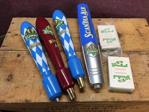 lot 193 image: 4 Summit Beer Taps & Grolsch Playing Cards
