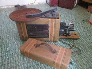 (R2) Vintage Magnavox Illustravox Sound Slide Film Projector Record Player