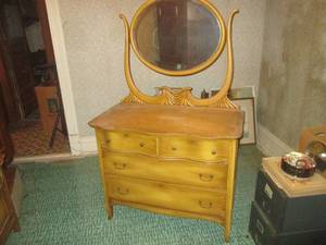 (R2) Vintage 4-Drawer Dresser with Oval Beveled Mirror 42 12 W x 34 34 H (Not with Mirror) Mirror is an Additional 34 14 x 23 D - Located Up On 2nd Floor, Bring Help For Removal