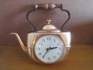 (R2) Vintage GE General Electric Teapot Electric Wall Clock Model 2135 - 10 W x 9 14 H