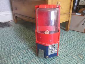 (R2) Vintage Metal Gumball Machine with Keys 16 14 High