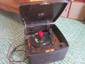 (R2) Vintage Victrola RCA Victor Portable Record Player