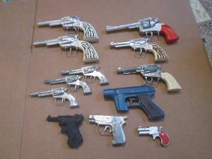 (R2) 12 Assorted Vintage Toy Guns...