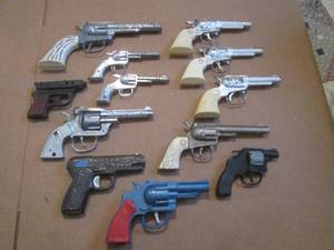 (R2) 12 Assorted Vintage Toy Guns...