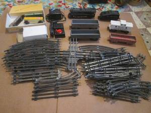 (R1) Vintage Train Engine, Cars, 2 Controllers and Track