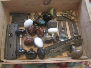 (R2) Assorted Vintage Door Knobs and Plates
