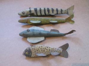 (R2) 4 Vintage Fishing Decoys - 4 78 to 8 78 Long