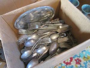 (R2) Box of Assorted Vintage Silverware