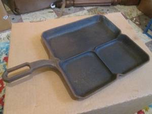 (R1) Vintage Griswold Cast Iron Cliff Cornell Divided Breakfast Skillet 8 78 x 8 78