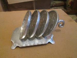 (R1) Vintage Everlast Hand Forged Aluminum 4 Floral Coasters and Finger Loop Stand Set