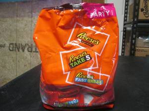 lot 38 image: Party Pack Bag Reeses Snack Size Candy Assortment 2 Pound Bag Past Date