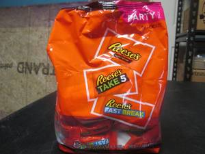 lot 39 image: Party Pack Bag Reeses Snack Size Candy Assortment 2 Pound Bag Past Date