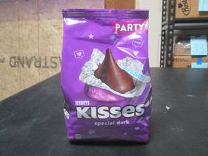 lot 41 image: Party Pack Bag Hersheys Kisses Special Dark 2 Pound Bag Past Date