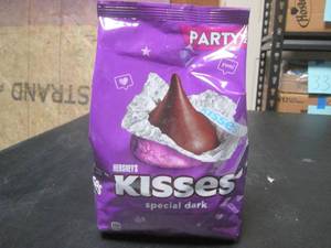 lot 43 image: Party Pack Bag Hersheys Kisses Special Dark 2 Pound Bag Past Date