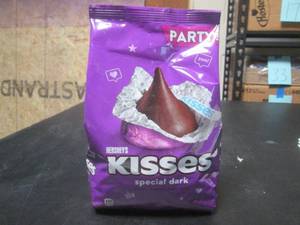 lot 44 image: Party Pack Bag Hersheys Kisses Special Dark 2 Pound Bag Past Date