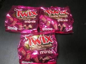 lot 149 image: 3 Sharing Size Bags Twix Cookie Dough Minis 7.70oz Past Date