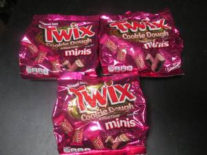 lot 151 image: 3 Sharing Size Bags Twix Cookie Dough Minis 7.70oz Past Date
